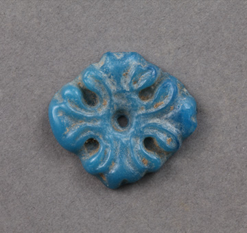 明四瓣形琉璃饰件